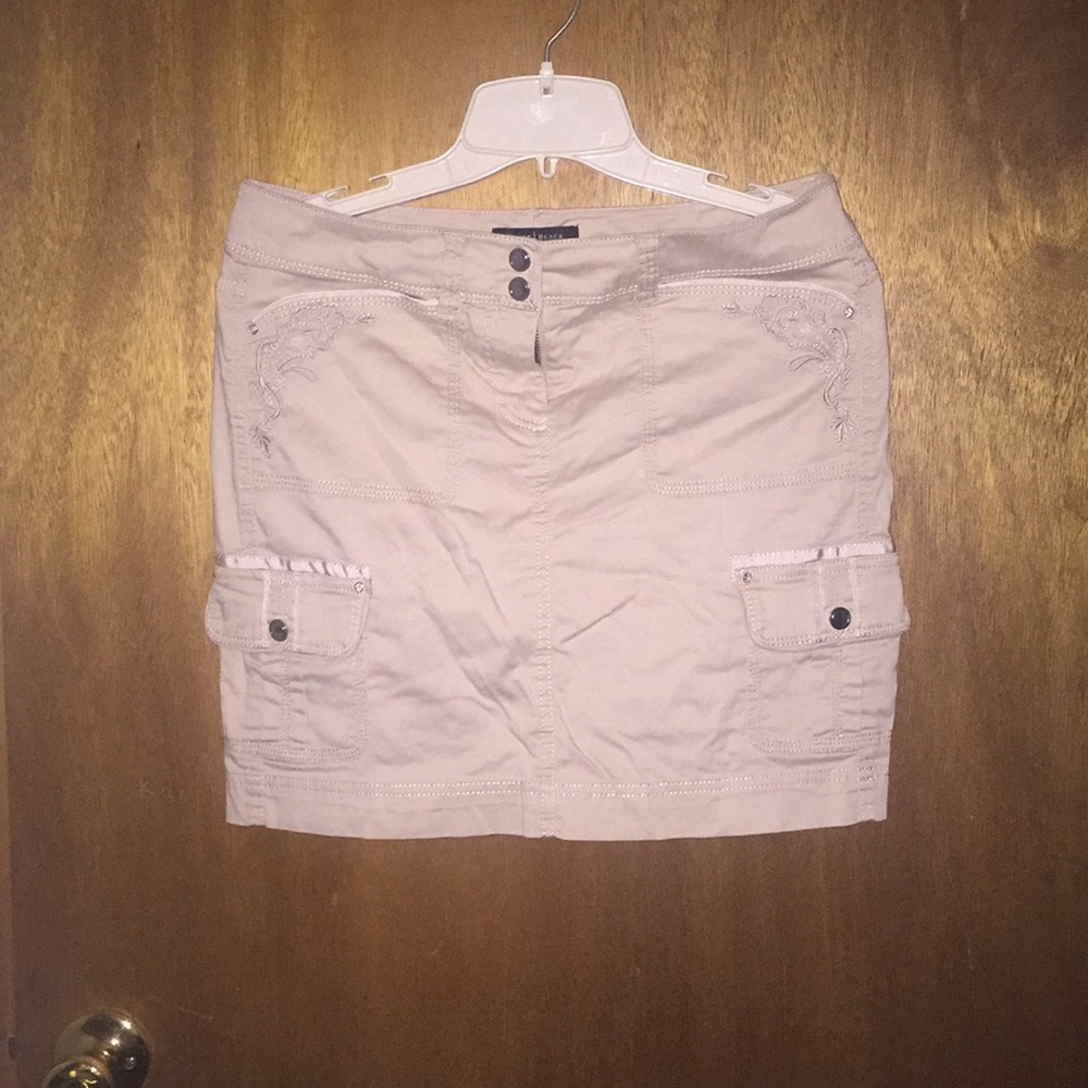 Size 2 White House black market tan skirt like new